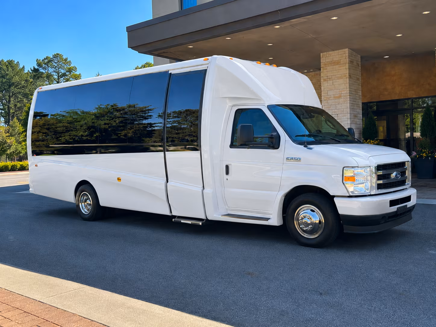 bus rentals for bank of nh pavilion shows from haverhill